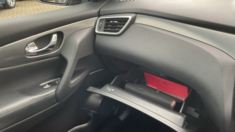 Nissan Qashqai 1.3 DiG-T N-Connecta 5dr Petrol Hatchback